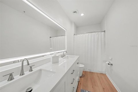 Condo in Tampa, Florida, 2 bedrooms № 2420614 - photo 18