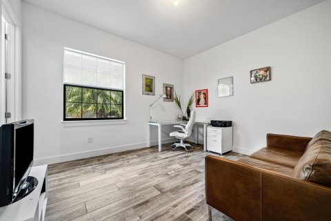 House in West Palm Beach, Florida 3 bedrooms, 237.37 sq.m. № 2246592 - photo 23