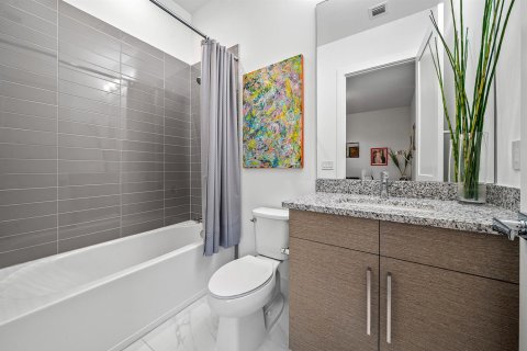 House in West Palm Beach, Florida 3 bedrooms, 237.37 sq.m. № 2246592 - photo 24