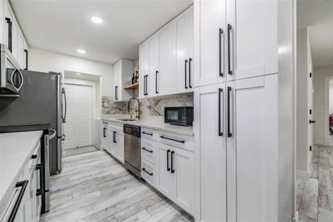 House in Tampa, Florida 3 bedrooms, 94.02 sq.m. № 1680559 - photo 8