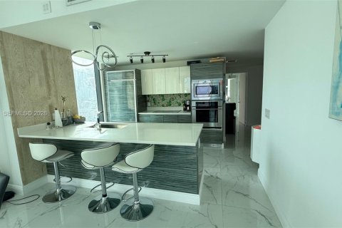 Condominio en alquiler en Miami, Florida, 3 dormitorios, 129.6 m2 № 2006980 - foto 9