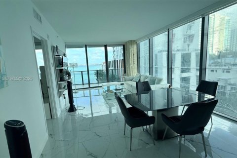 Condominio en alquiler en Miami, Florida, 3 dormitorios, 129.6 m2 № 2006980 - foto 2