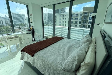 Condominio en alquiler en Miami, Florida, 3 dormitorios, 129.6 m2 № 2006980 - foto 19