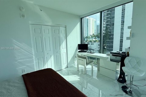Condominio en alquiler en Miami, Florida, 3 dormitorios, 129.6 m2 № 2006980 - foto 20