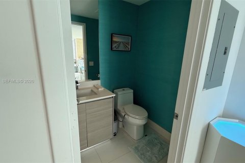 Condominio en alquiler en Miami, Florida, 3 dormitorios, 129.6 m2 № 2006980 - foto 23