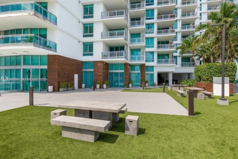 Condo in Miami, Florida, 2 bedrooms  № 2060650 - photo 11