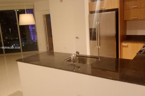 Condo in Miami, Florida, 2 bedrooms  № 2060650 - photo 3