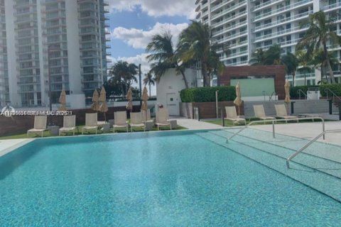 Condo in Miami, Florida, 2 bedrooms  № 2060650 - photo 10