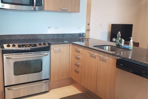 Condo in Miami, Florida, 2 bedrooms  № 2060650 - photo 4