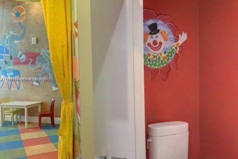 Condo in Miami, Florida, 2 bedrooms  № 2060650 - photo 23