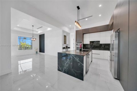 Villa ou maison à vendre à Cape Coral, Floride: 4 chambres, 224.45 m2 № 2025461 - photo 7