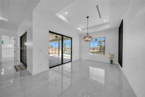 Villa ou maison à vendre à Cape Coral, Floride: 4 chambres, 224.45 m2 № 2025461 - photo 12