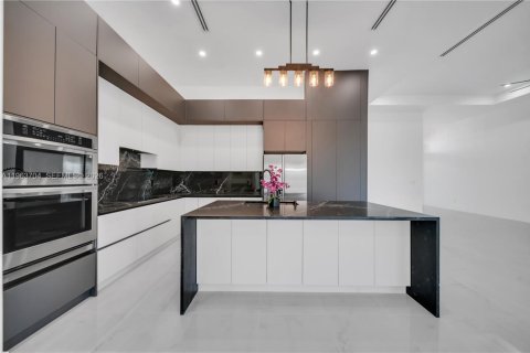 Villa ou maison à vendre à Cape Coral, Floride: 4 chambres, 224.45 m2 № 2025461 - photo 9