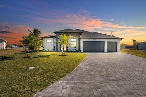Villa ou maison à vendre à Cape Coral, Floride: 4 chambres, 224.45 m2 № 2025461 - photo 2