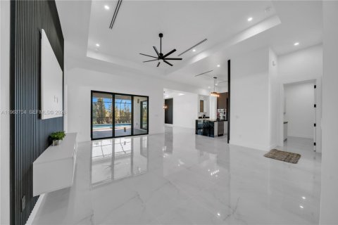 Villa ou maison à vendre à Cape Coral, Floride: 4 chambres, 224.45 m2 № 2025461 - photo 3