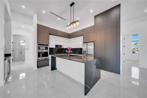 Villa ou maison à vendre à Cape Coral, Floride: 4 chambres, 224.45 m2 № 2025461 - photo 8