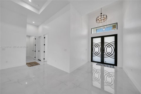 Villa ou maison à vendre à Cape Coral, Floride: 4 chambres, 224.45 m2 № 2025461 - photo 25