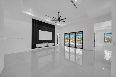 Villa ou maison à vendre à Cape Coral, Floride: 4 chambres, 224.45 m2 № 2025461 - photo 4