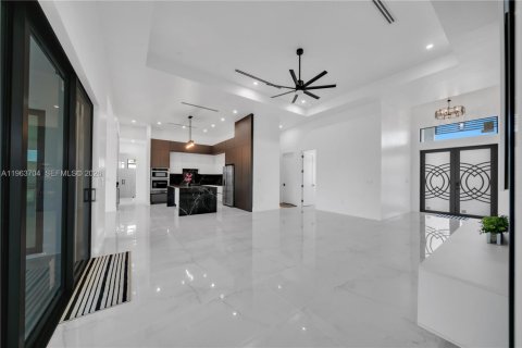 Villa ou maison à vendre à Cape Coral, Floride: 4 chambres, 224.45 m2 № 2025461 - photo 24