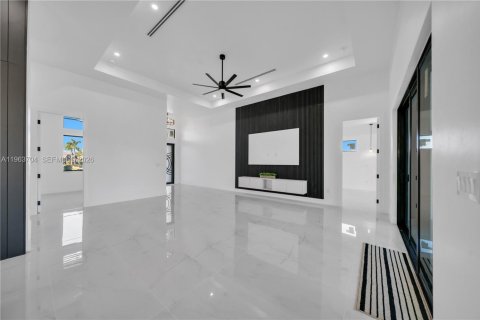 Villa ou maison à vendre à Cape Coral, Floride: 4 chambres, 224.45 m2 № 2025461 - photo 5