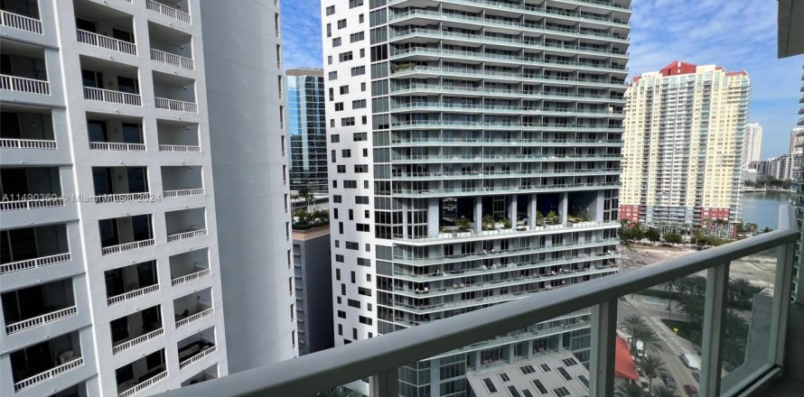 Condominio en Miami, Florida, 1 dormitorio № 1754331