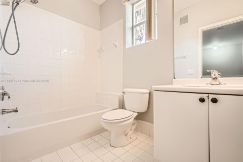 Townhouse in Miami, Florida 4 bedrooms, 184.41 sq.m. № 1665072 - photo 20