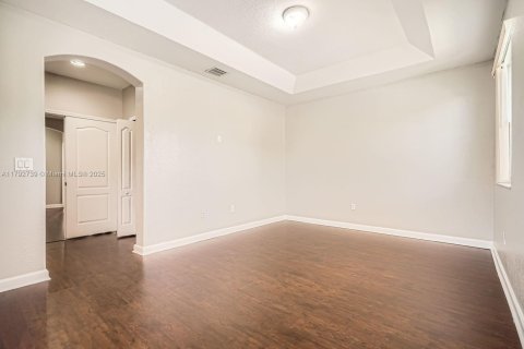 Townhouse in Miami, Florida 4 bedrooms, 184.41 sq.m. № 1665072 - photo 13