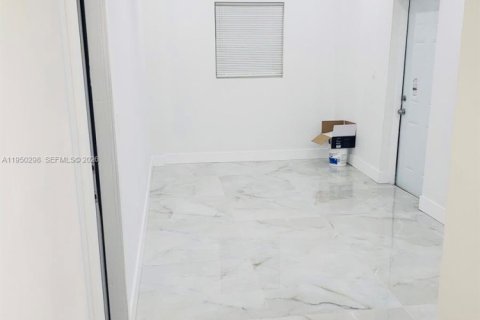 Снять в аренду коммерческую недвижимость в Майами, Флорида 137.12м2, № 2005912 - фото 3