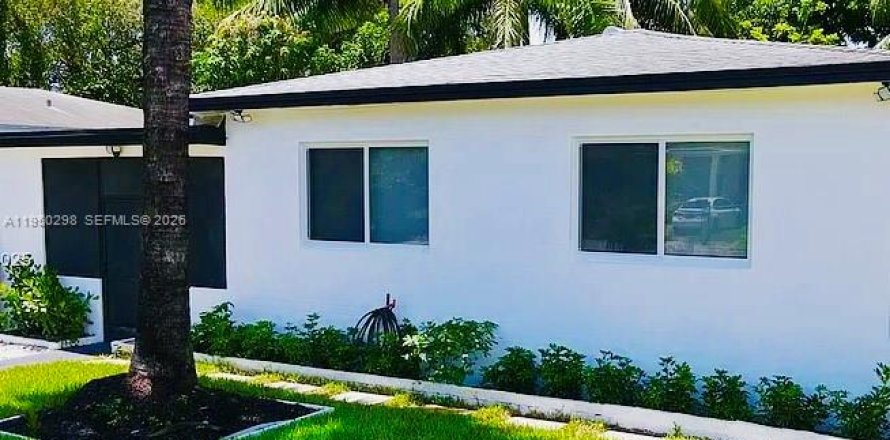 Коммерческая недвижимость в Майами, Флорида 137.12м2 № 2005912