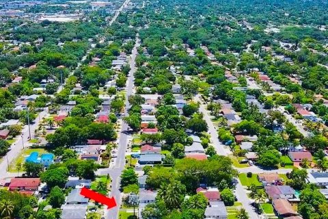 Снять в аренду коммерческую недвижимость в Майами, Флорида 137.12м2, № 2005912 - фото 2