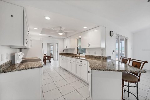 House in Port Charlotte, Florida 2 bedrooms, 140.65 sq.m. № 1593062 - photo 10