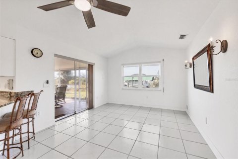 House in Port Charlotte, Florida 2 bedrooms, 140.65 sq.m. № 1593062 - photo 14