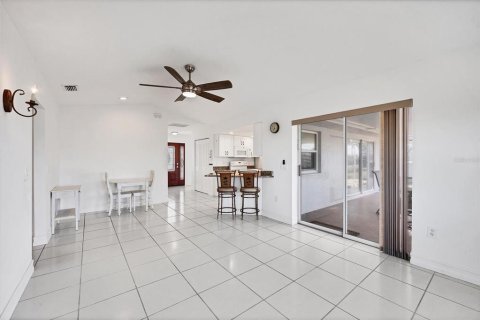 House in Port Charlotte, Florida 2 bedrooms, 140.65 sq.m. № 1593062 - photo 16