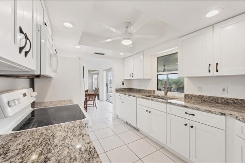 House in Port Charlotte, Florida 2 bedrooms, 140.65 sq.m. № 1593062 - photo 12