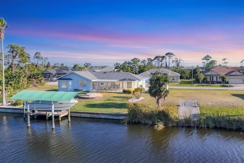 House in Port Charlotte, Florida 2 bedrooms, 140.65 sq.m. № 1593062 - photo 2