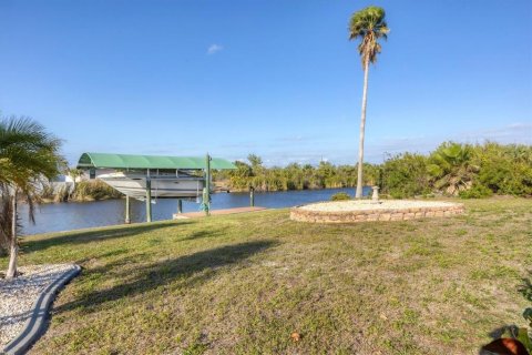 House in Port Charlotte, Florida 2 bedrooms, 140.65 sq.m. № 1593062 - photo 27