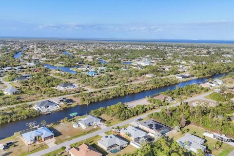 House in Port Charlotte, Florida 2 bedrooms, 140.65 sq.m. № 1593062 - photo 4