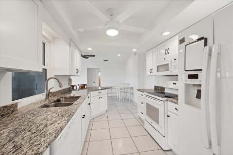 House in Port Charlotte, Florida 2 bedrooms, 140.65 sq.m. № 1593062 - photo 13