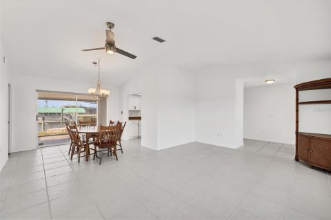 House in Port Charlotte, Florida 2 bedrooms, 140.65 sq.m. № 1593062 - photo 8