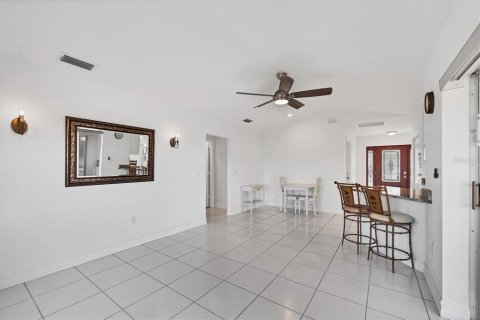 House in Port Charlotte, Florida 2 bedrooms, 140.65 sq.m. № 1593062 - photo 15