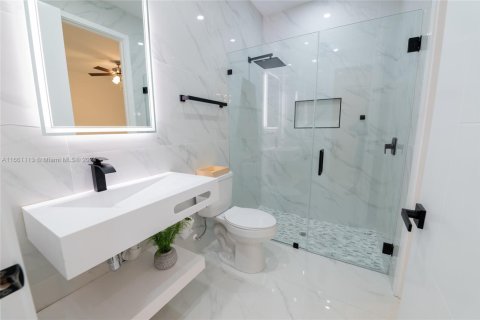 House in Cape Coral, Florida 4 bedrooms, 272.02 sq.m. № 1702933 - photo 30