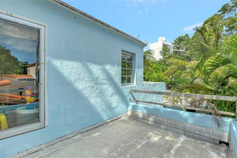 Casa en venta en Miami, Florida, 3 dormitorios, 205.5 m2 № 1445765 - foto 16