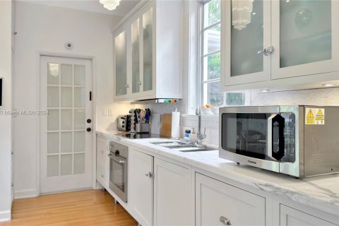 Casa en venta en Miami, Florida, 3 dormitorios, 205.5 m2 № 1445765 - foto 9