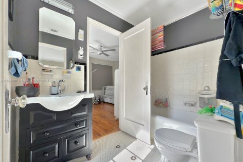 Casa en venta en Miami, Florida, 3 dormitorios, 205.5 m2 № 1445765 - foto 22