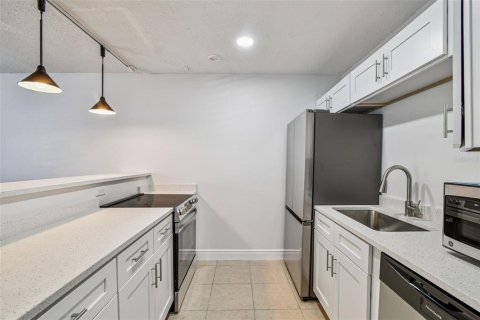 Condominio en alquiler en Tampa, Florida, 1 dormitorio, 70.61 m2 № 1858249 - foto 6