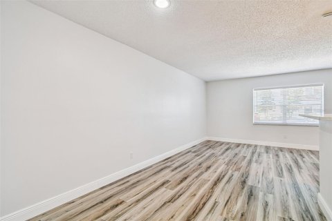 Condo in Tampa, Florida, 1 bedroom  № 1858249 - photo 23