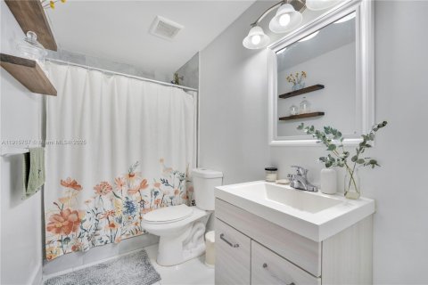 Casa en venta en Miami, Florida, 3 dormitorios, 127.18 m2 № 1970869 - foto 15