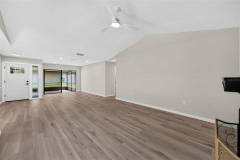 Villa ou maison à vendre à Palm Harbor, Floride: 3 chambres, 153.75 m2 № 2258281 - photo 11
