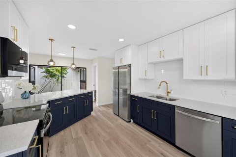 Villa ou maison à vendre à Palm Harbor, Floride: 3 chambres, 153.75 m2 № 2258281 - photo 2