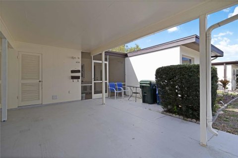 Condo in Sarasota, Florida, 2 bedrooms № 2109977 - photo 3